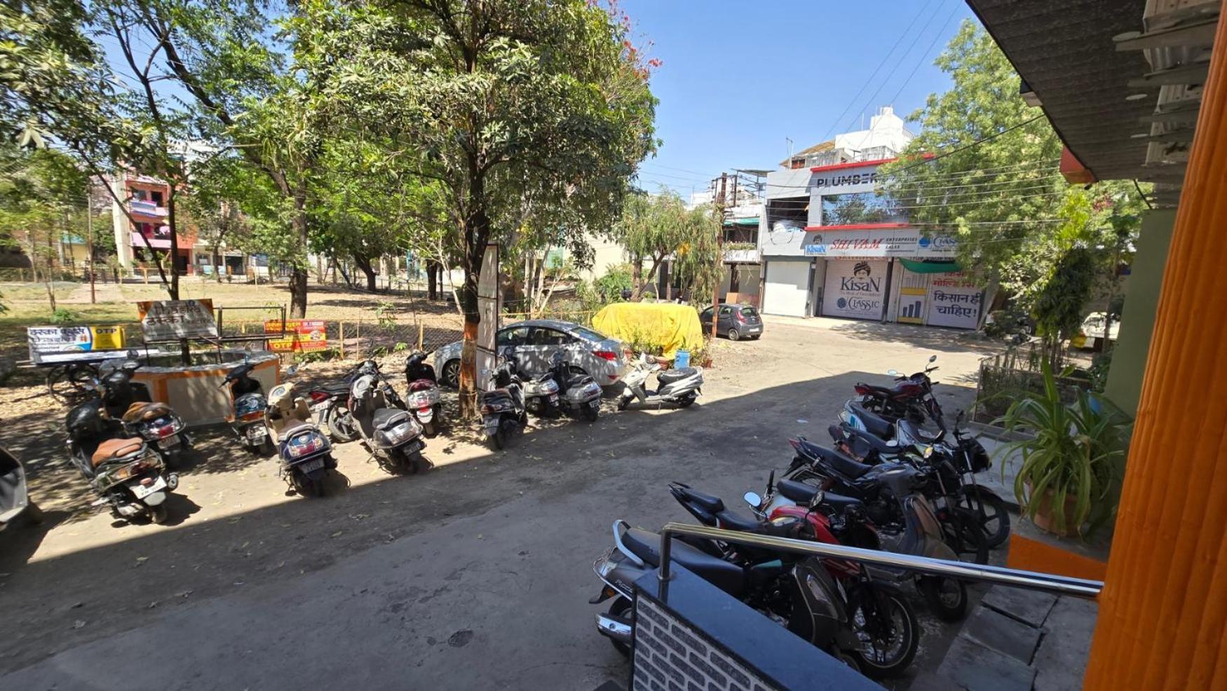 Hotel Maheshwari Green'S Uddzsaín Kültér fotó