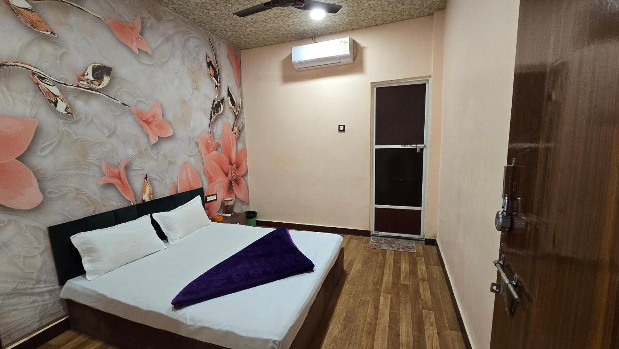 Hotel Maheshwari Green'S Uddzsaín Kültér fotó