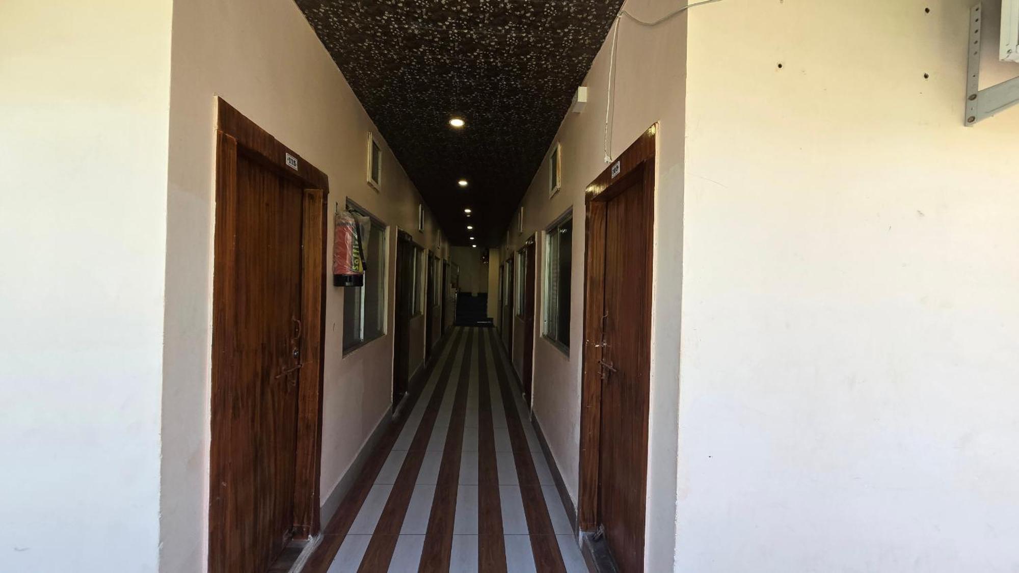 Hotel Maheshwari Green'S Uddzsaín Kültér fotó