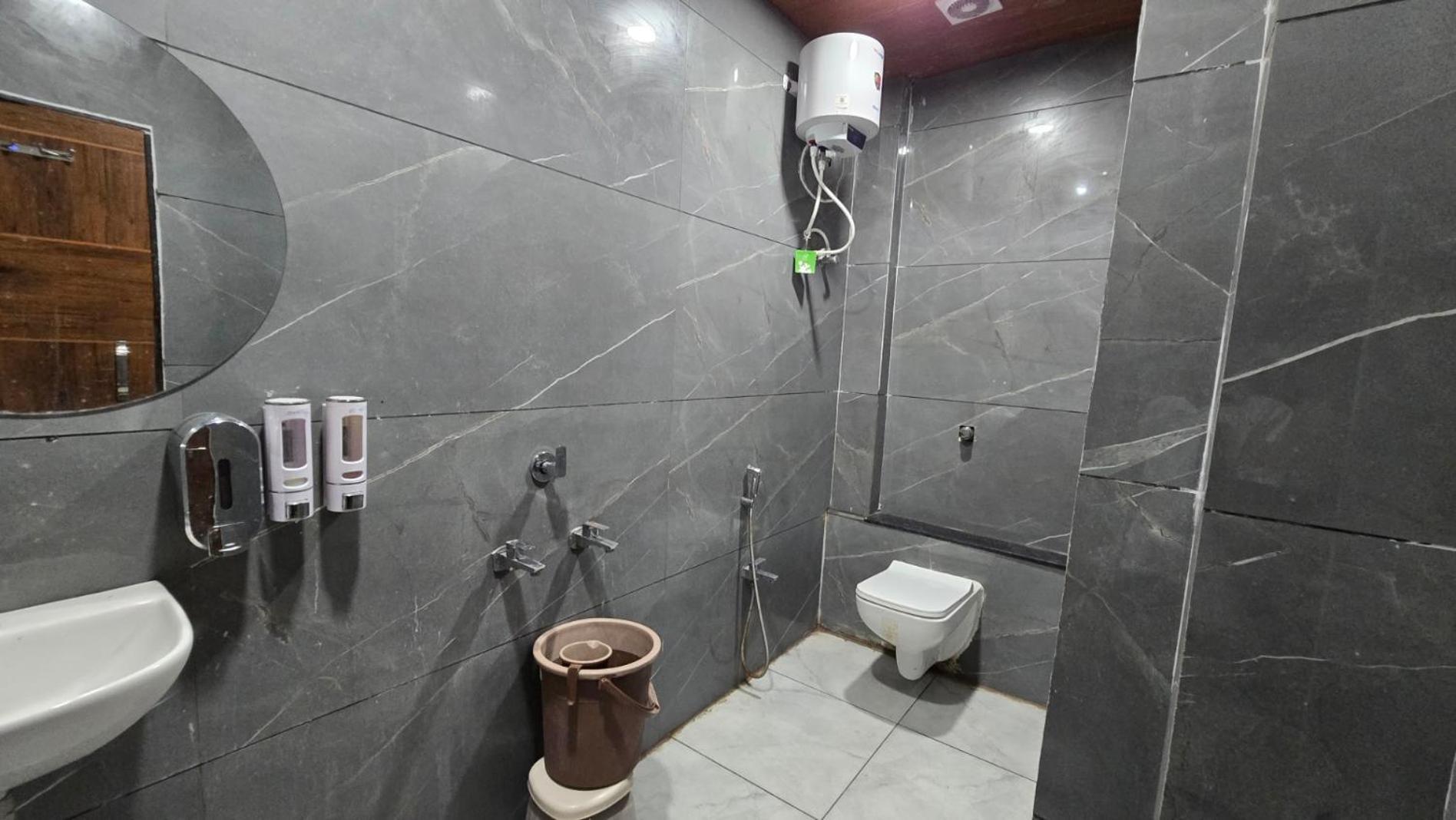 Hotel Maheshwari Green'S Uddzsaín Kültér fotó