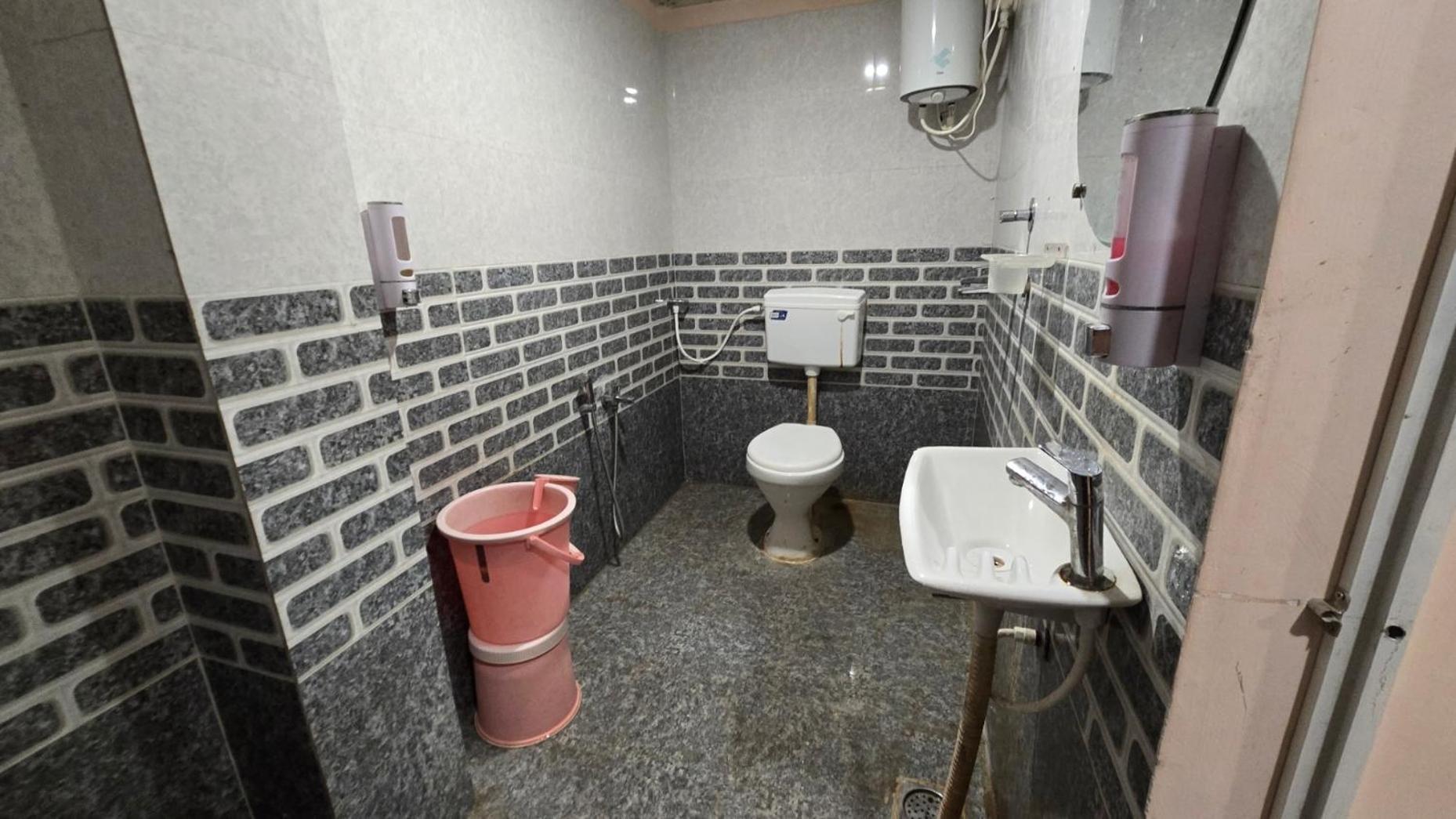Hotel Maheshwari Green'S Uddzsaín Kültér fotó