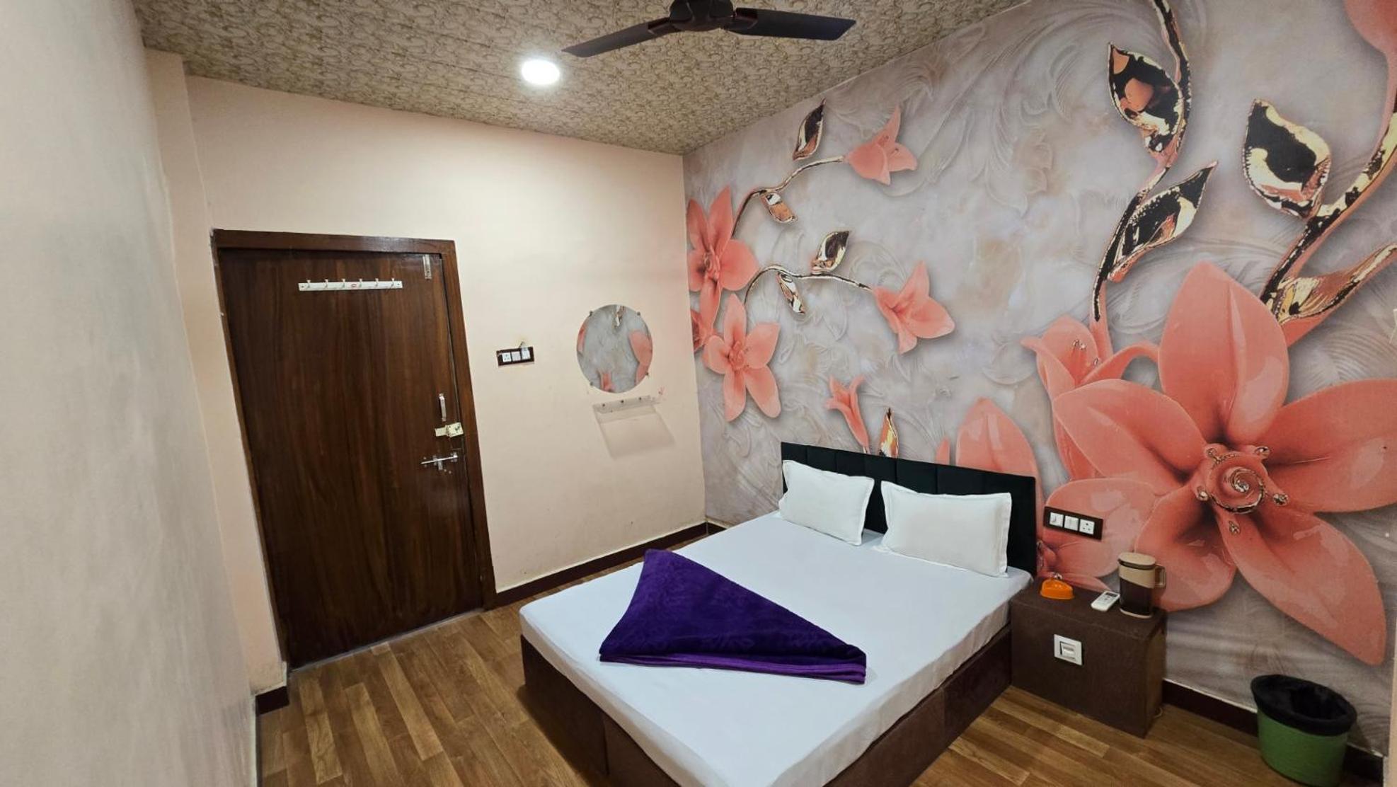 Hotel Maheshwari Green'S Uddzsaín Kültér fotó