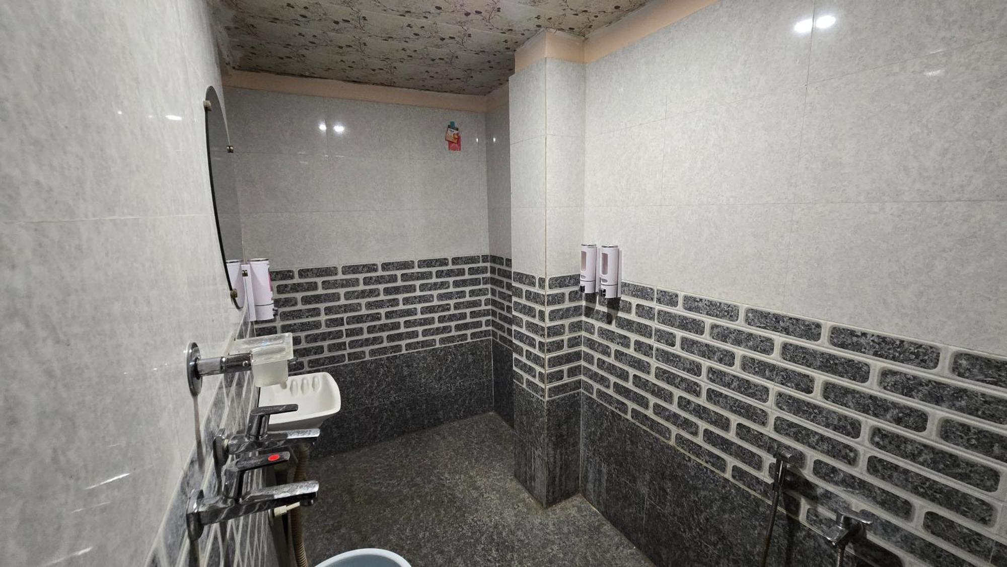 Hotel Maheshwari Green'S Uddzsaín Kültér fotó