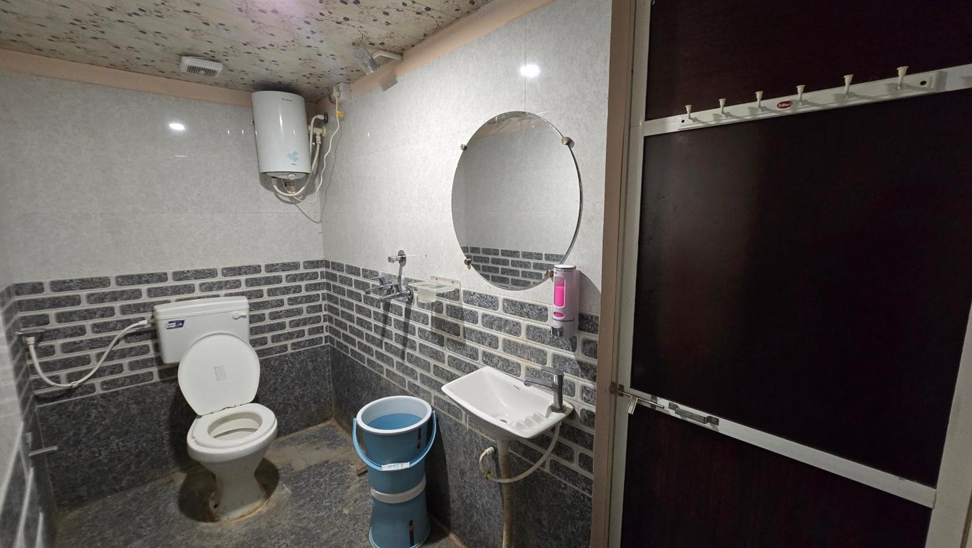 Hotel Maheshwari Green'S Uddzsaín Kültér fotó