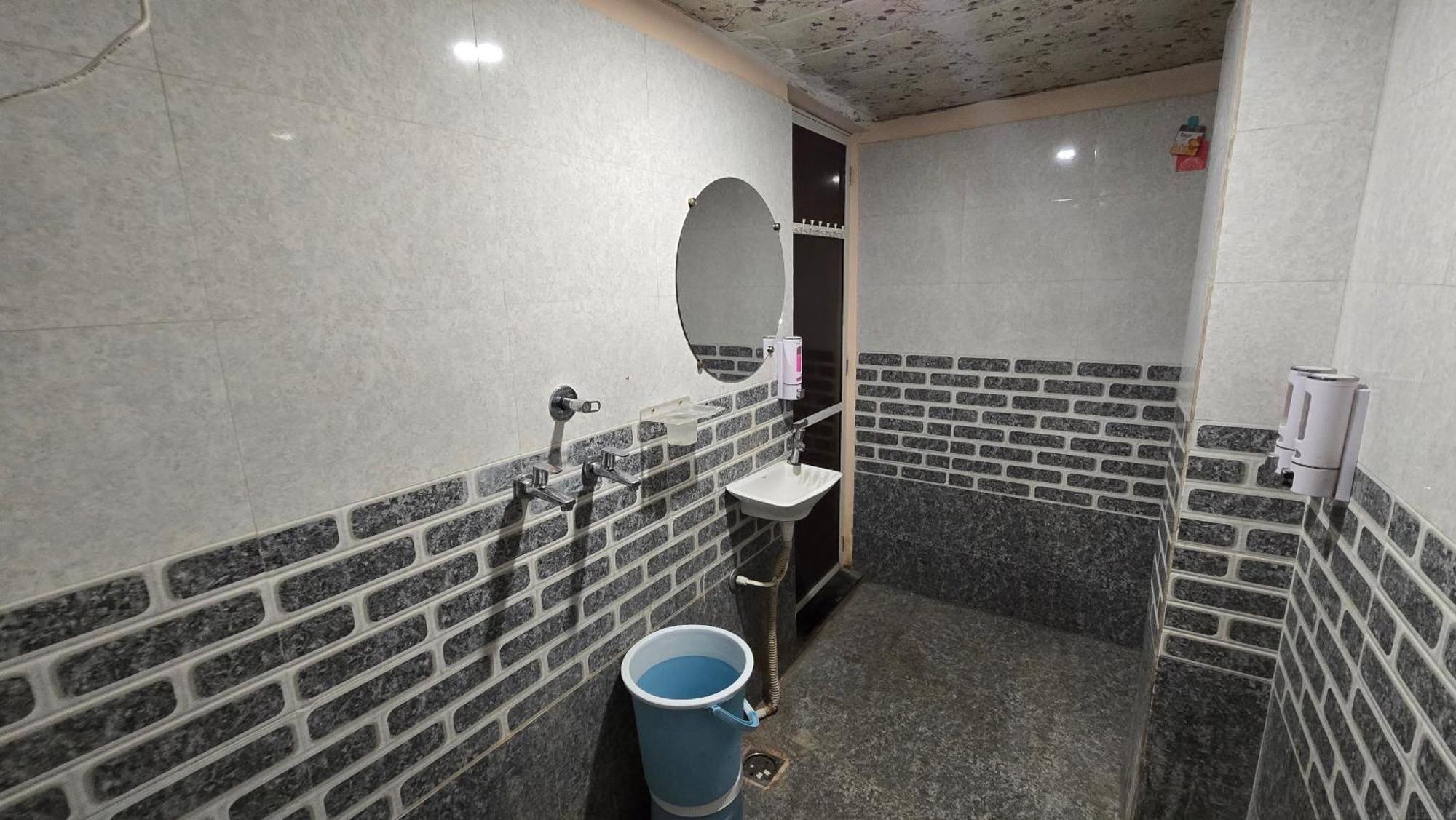 Hotel Maheshwari Green'S Uddzsaín Kültér fotó
