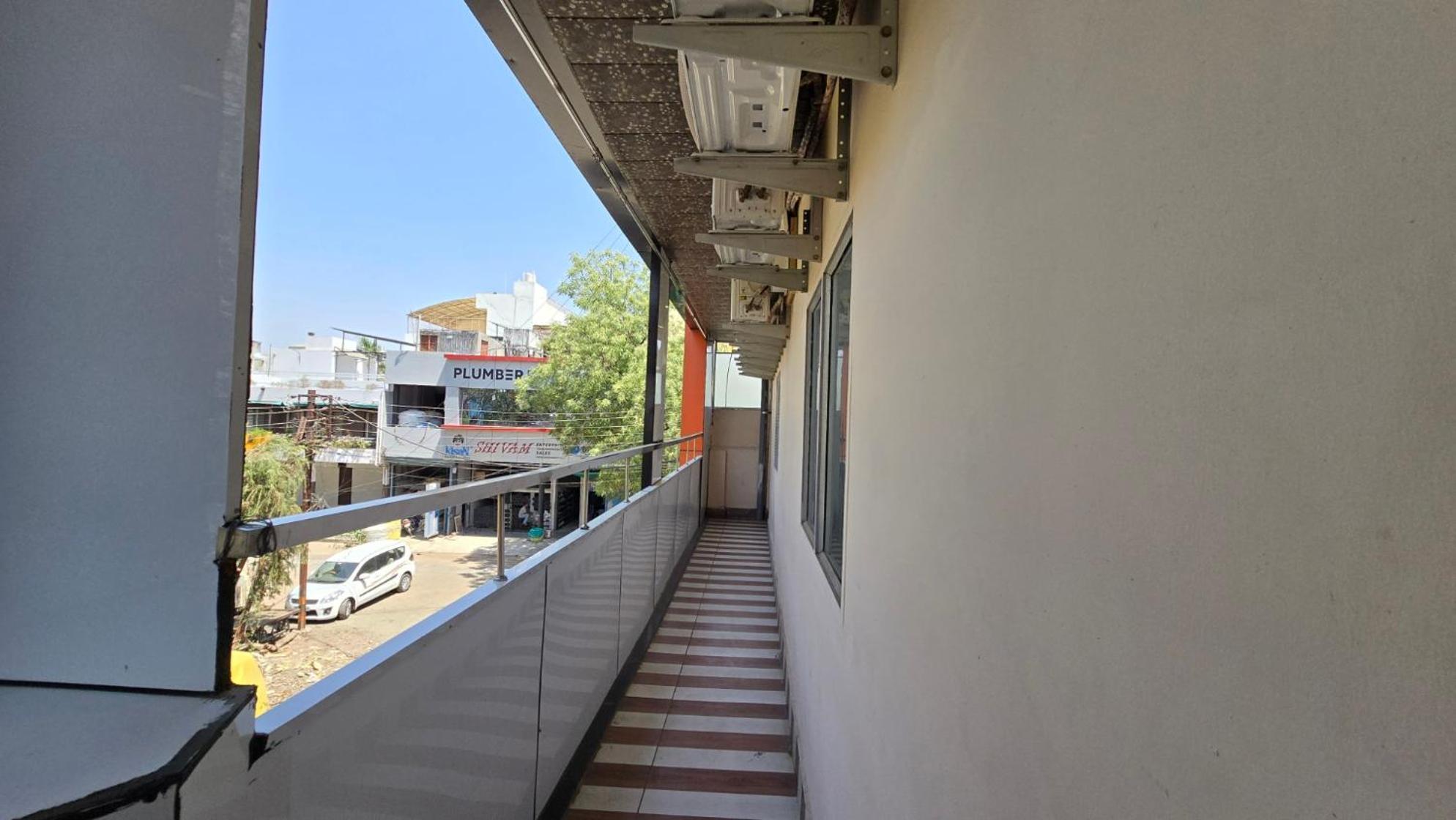 Hotel Maheshwari Green'S Uddzsaín Kültér fotó